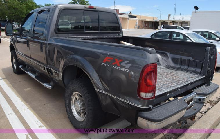 image for item K6505 2003 Ford F250 Super Duty Crew Cab pickup truck