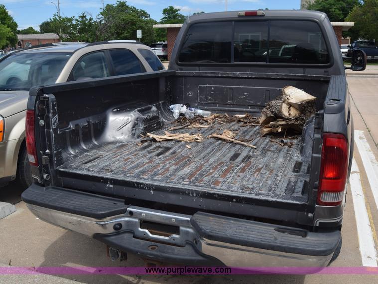 image for item K6505 2003 Ford F250 Super Duty Crew Cab pickup truck