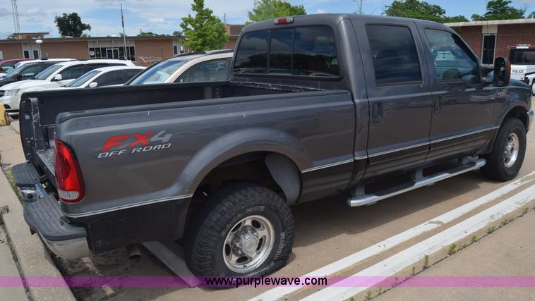 image for item K6505 2003 Ford F250 Super Duty Crew Cab pickup truck