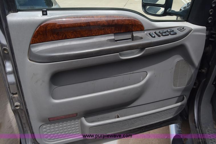 image for item K6505 2003 Ford F250 Super Duty Crew Cab pickup truck