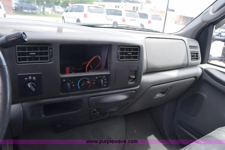 image for item K6505 2003 Ford F250 Super Duty Crew Cab pickup truck