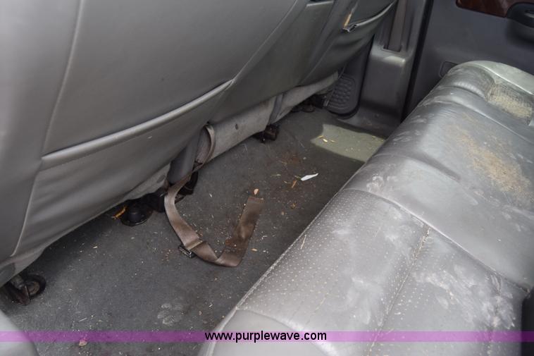 image for item K6505 2003 Ford F250 Super Duty Crew Cab pickup truck