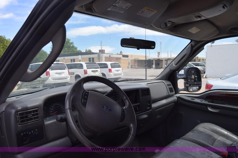 image for item K6505 2003 Ford F250 Super Duty Crew Cab pickup truck