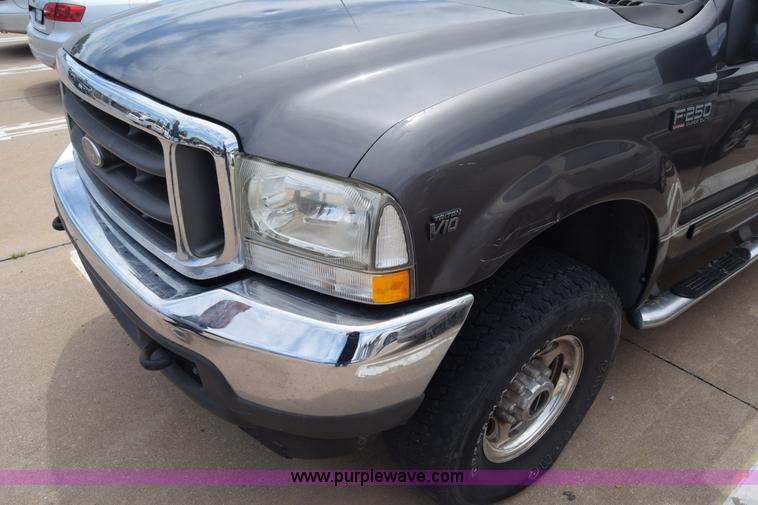 image for item K6505 2003 Ford F250 Super Duty Crew Cab pickup truck