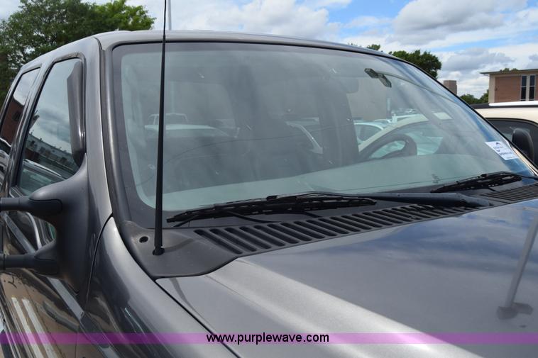 image for item K6505 2003 Ford F250 Super Duty Crew Cab pickup truck