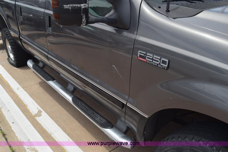 image for item K6505 2003 Ford F250 Super Duty Crew Cab pickup truck