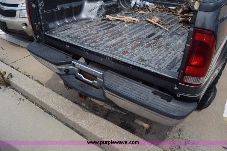 image for item K6505 2003 Ford F250 Super Duty Crew Cab pickup truck