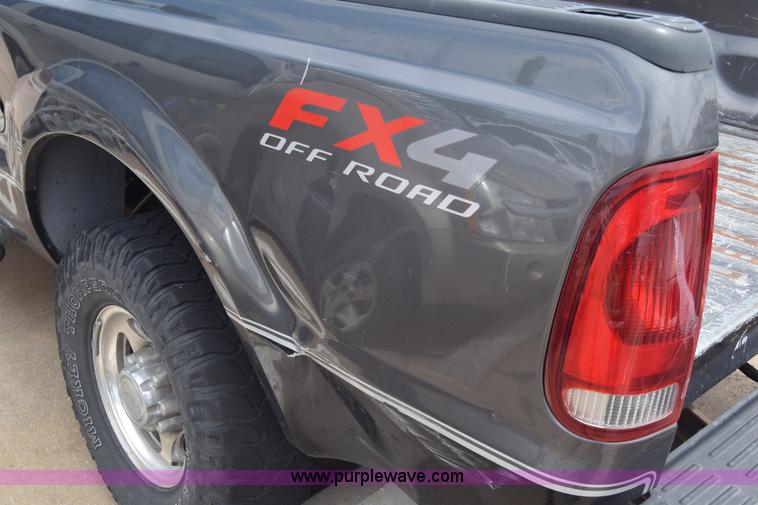 image for item K6505 2003 Ford F250 Super Duty Crew Cab pickup truck