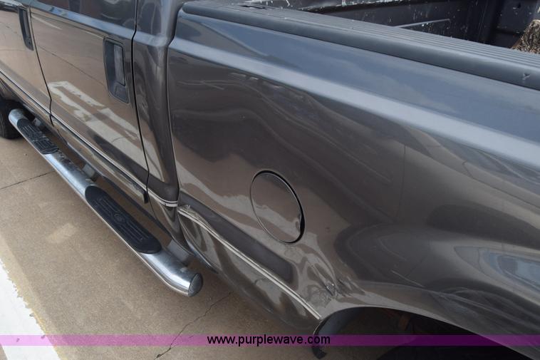 image for item K6505 2003 Ford F250 Super Duty Crew Cab pickup truck
