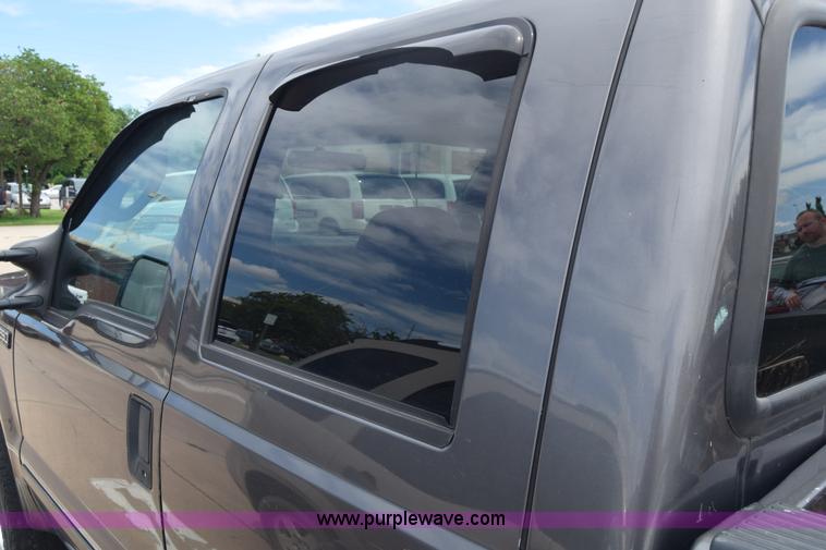 image for item K6505 2003 Ford F250 Super Duty Crew Cab pickup truck