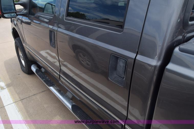 image for item K6505 2003 Ford F250 Super Duty Crew Cab pickup truck