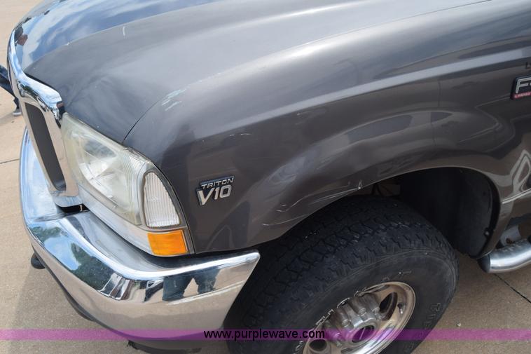 image for item K6505 2003 Ford F250 Super Duty Crew Cab pickup truck