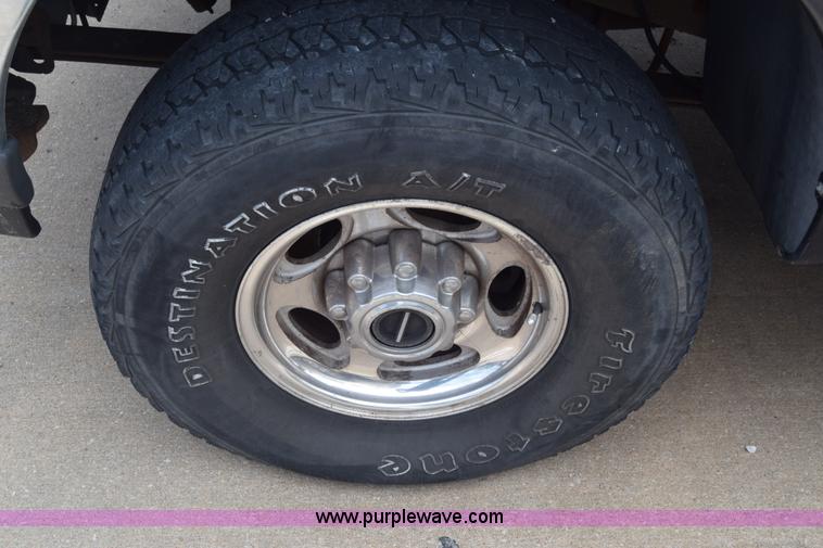 image for item K6505 2003 Ford F250 Super Duty Crew Cab pickup truck