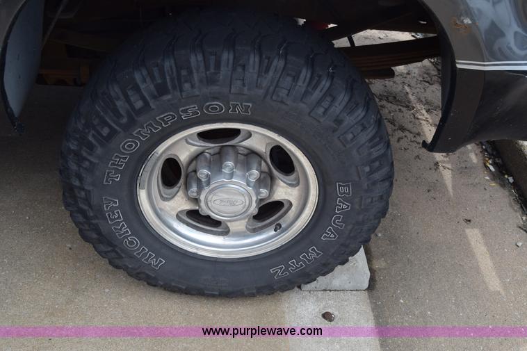 image for item K6505 2003 Ford F250 Super Duty Crew Cab pickup truck