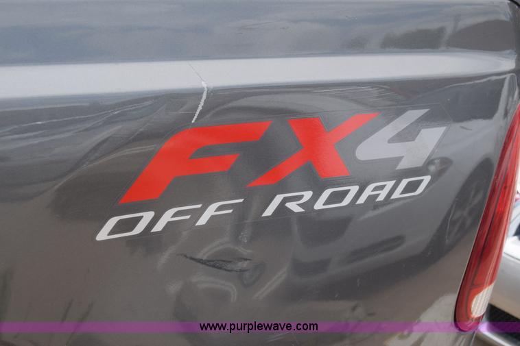 image for item K6505 2003 Ford F250 Super Duty Crew Cab pickup truck