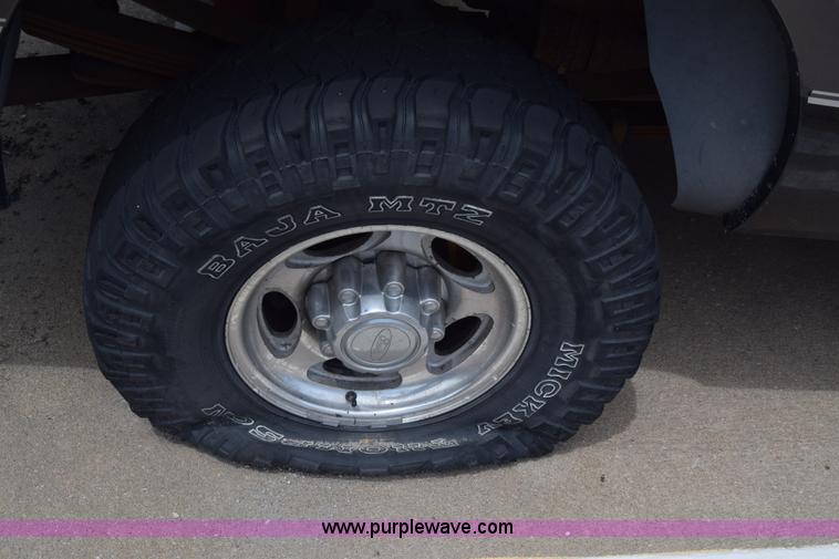 image for item K6505 2003 Ford F250 Super Duty Crew Cab pickup truck