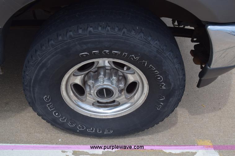 image for item K6505 2003 Ford F250 Super Duty Crew Cab pickup truck