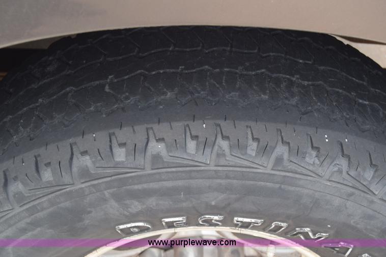 image for item K6505 2003 Ford F250 Super Duty Crew Cab pickup truck