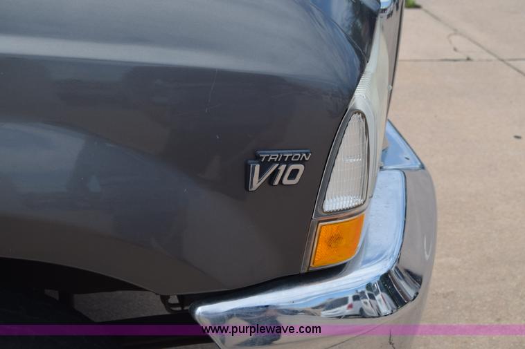 image for item K6505 2003 Ford F250 Super Duty Crew Cab pickup truck