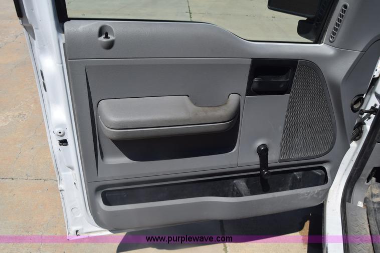 image for item K6573 2004 Ford F150 SuperCab pickup truck