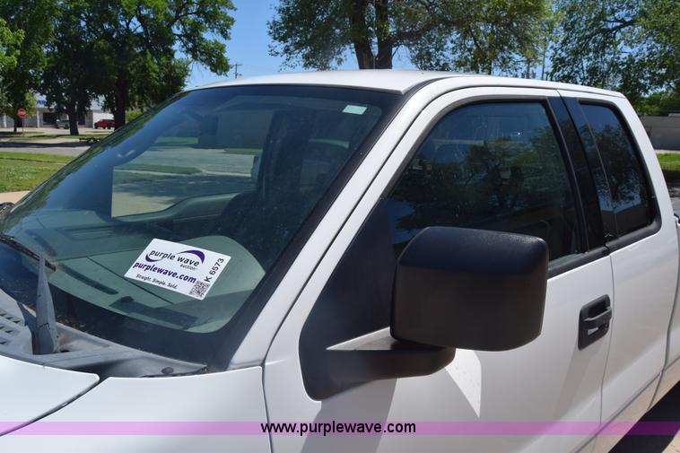 image for item K6573 2004 Ford F150 SuperCab pickup truck