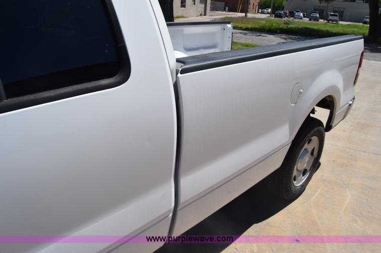 image for item K6573 2004 Ford F150 SuperCab pickup truck