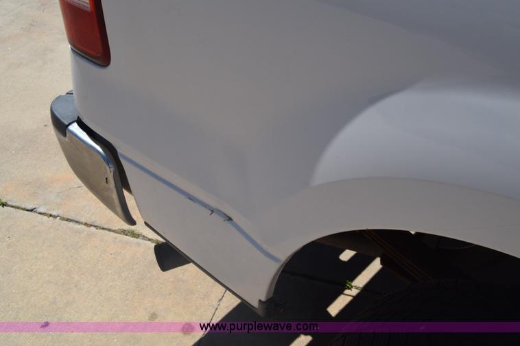 image for item K6573 2004 Ford F150 SuperCab pickup truck