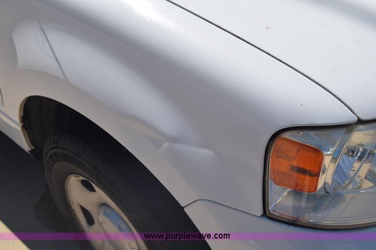 image for item K6573 2004 Ford F150 SuperCab pickup truck