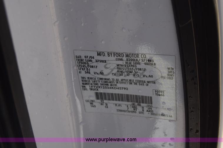 image for item K6573 2004 Ford F150 SuperCab pickup truck