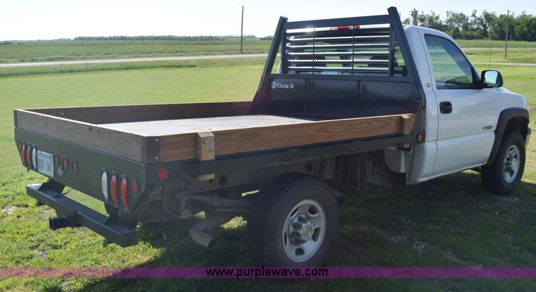 image for item K6706 2002 Chevrolet Silverado 2500 flatbed pickup truck
