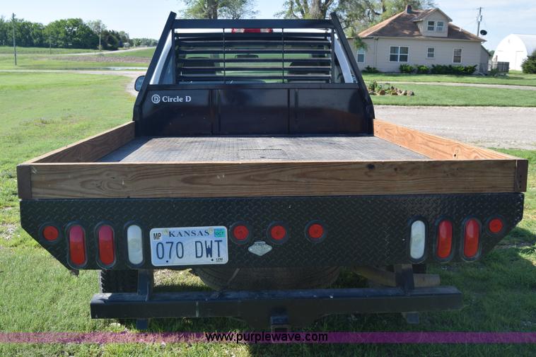 image for item K6706 2002 Chevrolet Silverado 2500 flatbed pickup truck