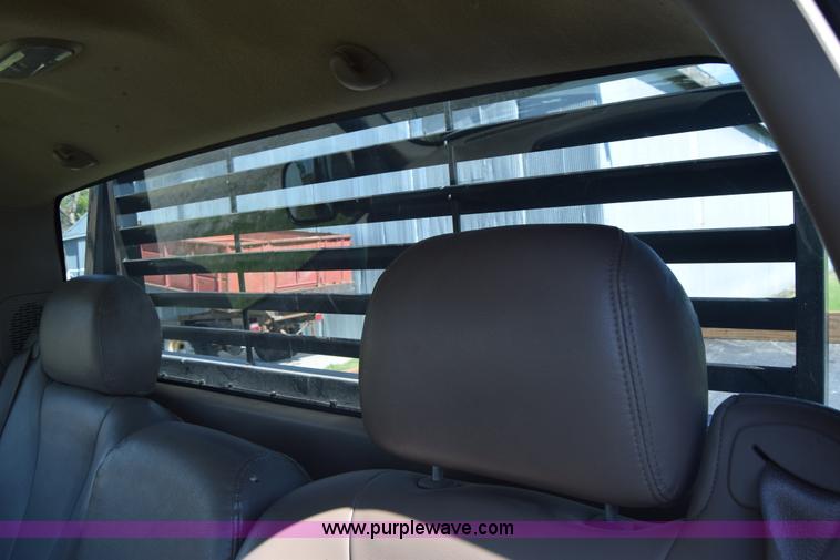 image for item K6706 2002 Chevrolet Silverado 2500 flatbed pickup truck