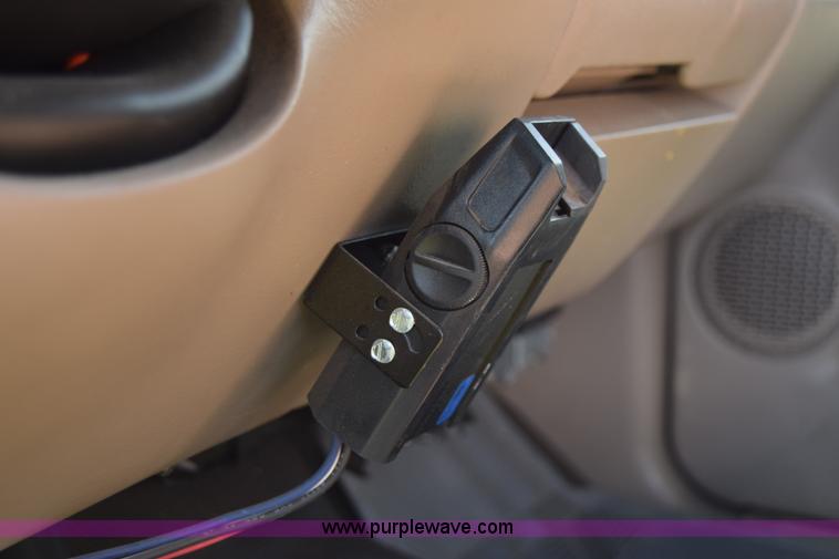 image for item K6706 2002 Chevrolet Silverado 2500 flatbed pickup truck