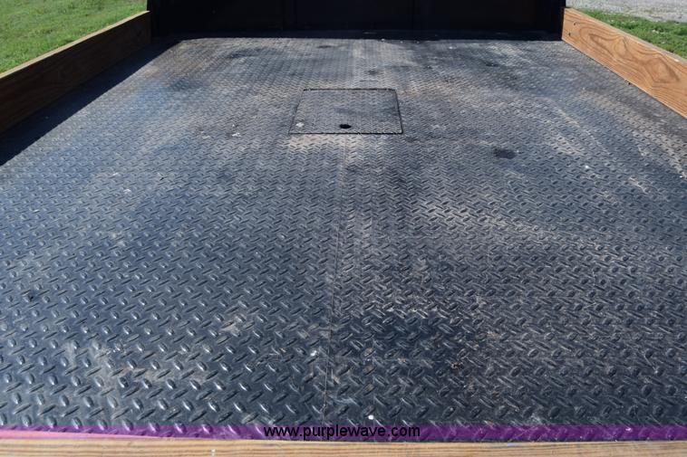 image for item K6706 2002 Chevrolet Silverado 2500 flatbed pickup truck