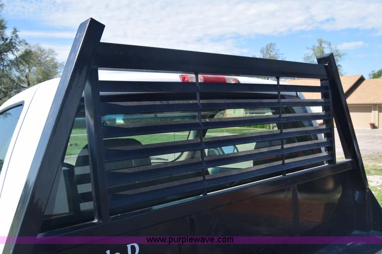 image for item K6706 2002 Chevrolet Silverado 2500 flatbed pickup truck