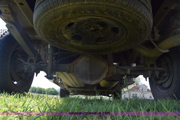 image for item K6706 2002 Chevrolet Silverado 2500 flatbed pickup truck