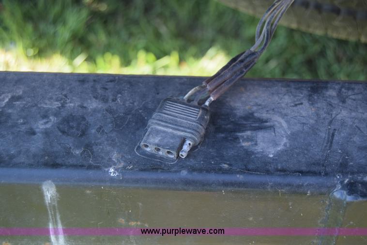 image for item K6706 2002 Chevrolet Silverado 2500 flatbed pickup truck