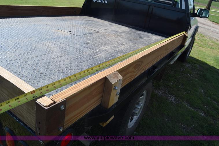 image for item K6706 2002 Chevrolet Silverado 2500 flatbed pickup truck