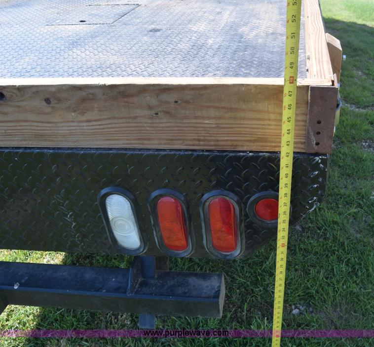 image for item K6706 2002 Chevrolet Silverado 2500 flatbed pickup truck