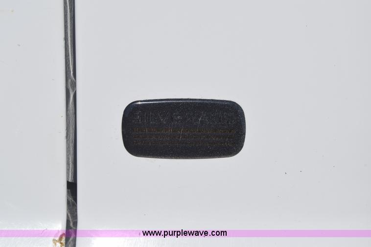 image for item K6706 2002 Chevrolet Silverado 2500 flatbed pickup truck