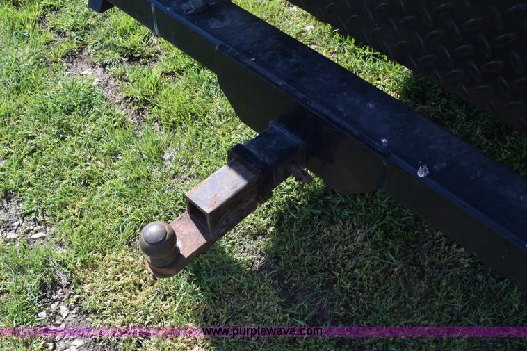 image for item K6706 2002 Chevrolet Silverado 2500 flatbed pickup truck