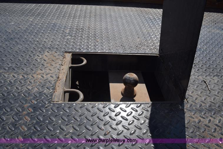 image for item K6706 2002 Chevrolet Silverado 2500 flatbed pickup truck