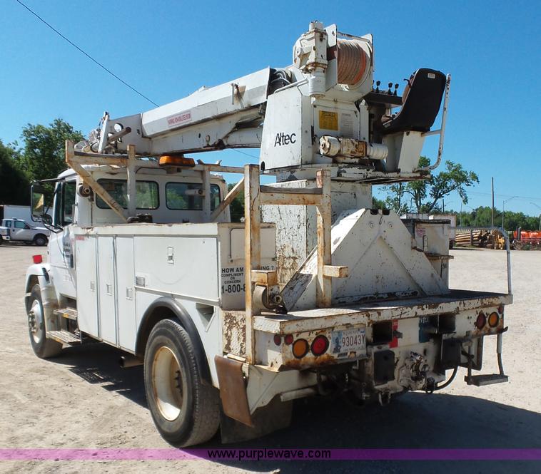 image for item K7186 1996 Freightliner FL70 digger derrick truck