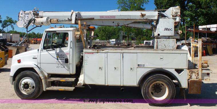 image for item K7186 1996 Freightliner FL70 digger derrick truck