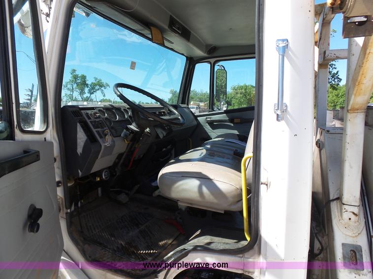 image for item K7186 1996 Freightliner FL70 digger derrick truck