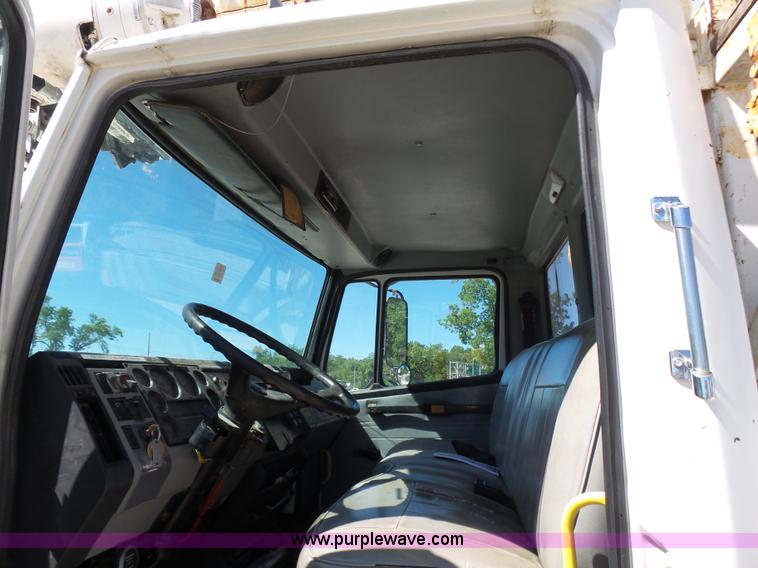 image for item K7186 1996 Freightliner FL70 digger derrick truck