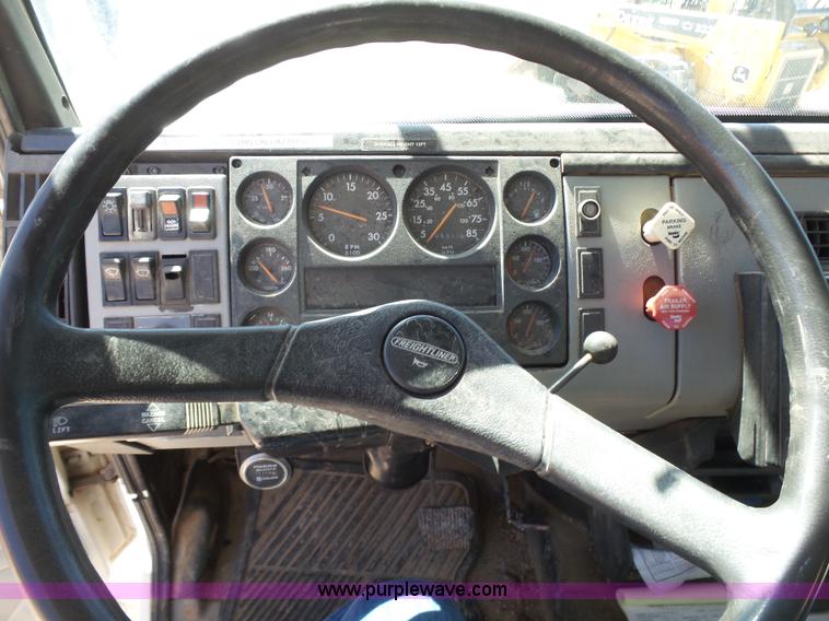 image for item K7186 1996 Freightliner FL70 digger derrick truck