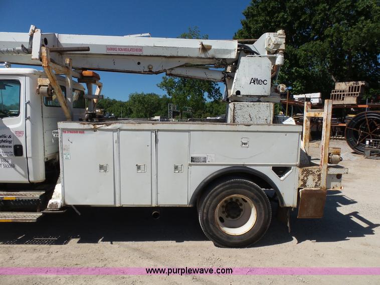 image for item K7186 1996 Freightliner FL70 digger derrick truck