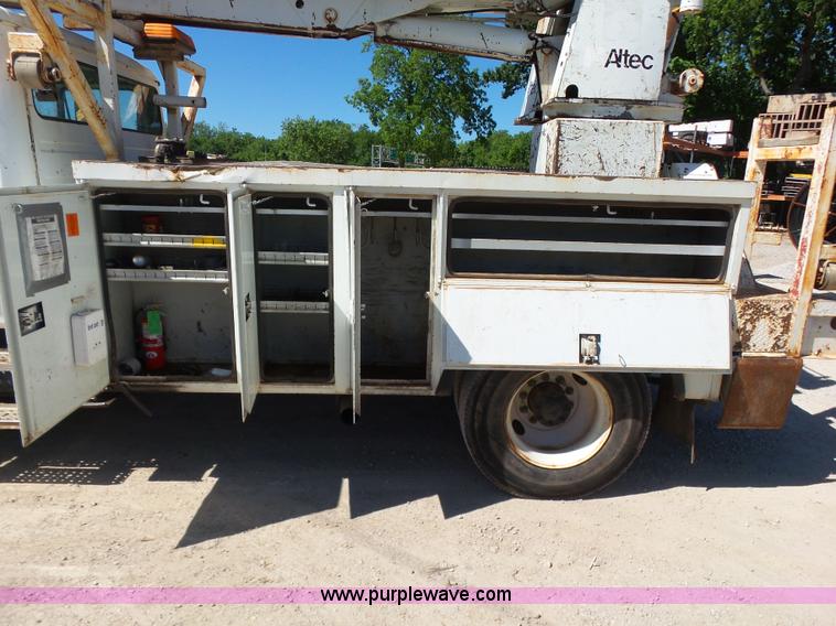 image for item K7186 1996 Freightliner FL70 digger derrick truck