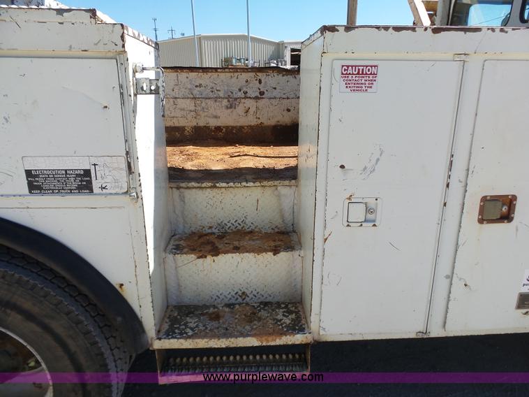 image for item K7186 1996 Freightliner FL70 digger derrick truck